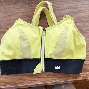 Shefit sports bra in line green or triumph green